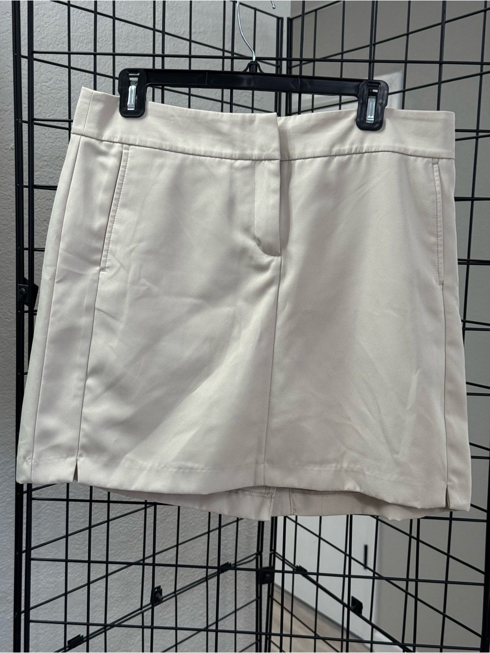 Izod Cream Tailored Golf Skort 17” X 17” Size 10